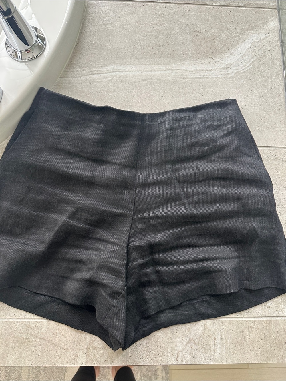 Babaton aritzia linen shorts